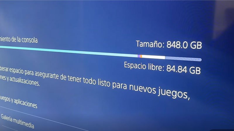 Almacenamiento casi lleno en PS5 Slim con solo 84 GB libres de 848 GB totales.