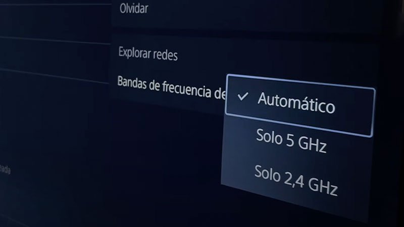 Configuración de red en PS5 mostrando opciones de WiFi 2.4 GHz, 5 GHz y automático.